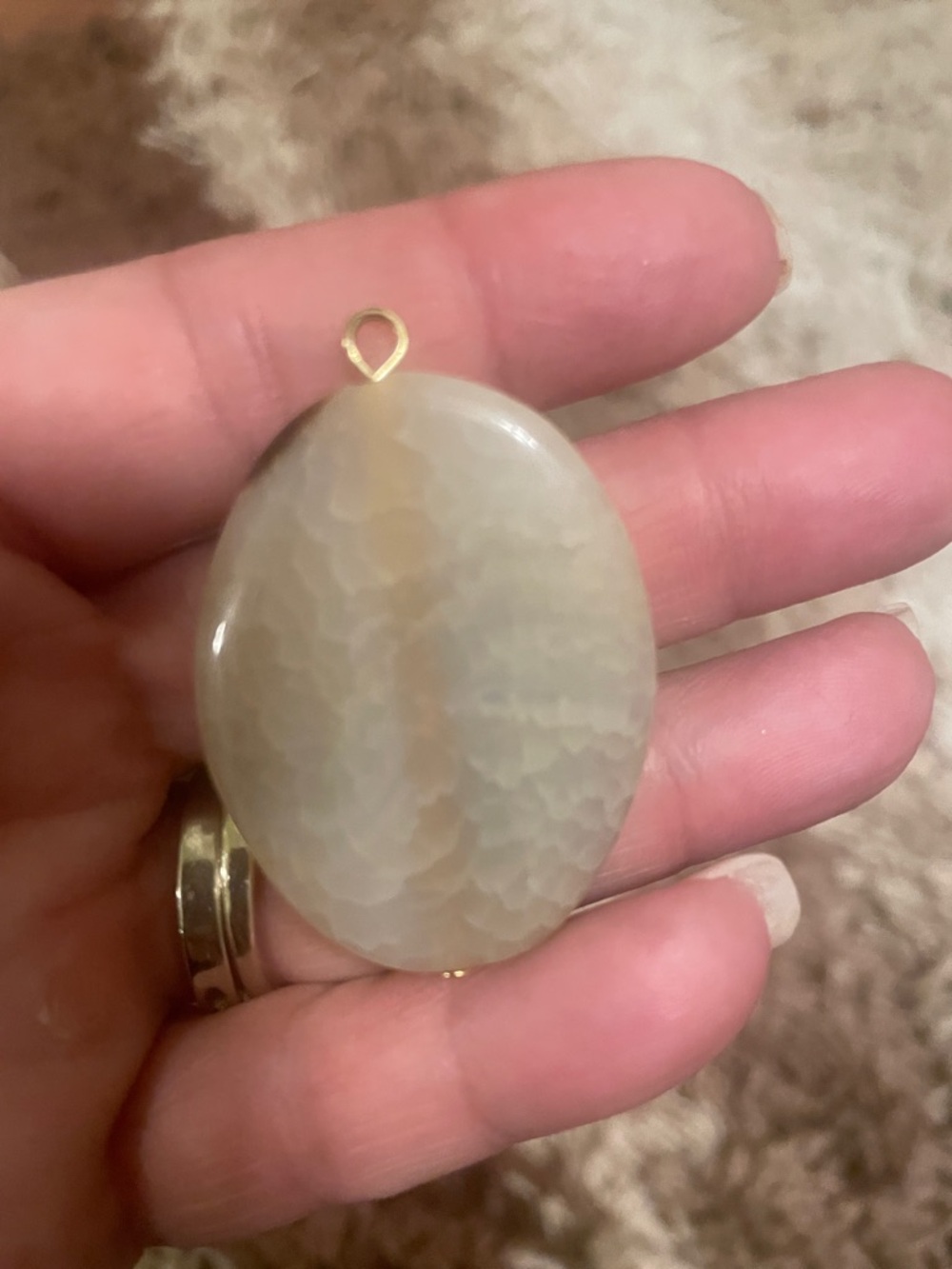 Source Unknown Cream and Gold Oval Agate Pendant